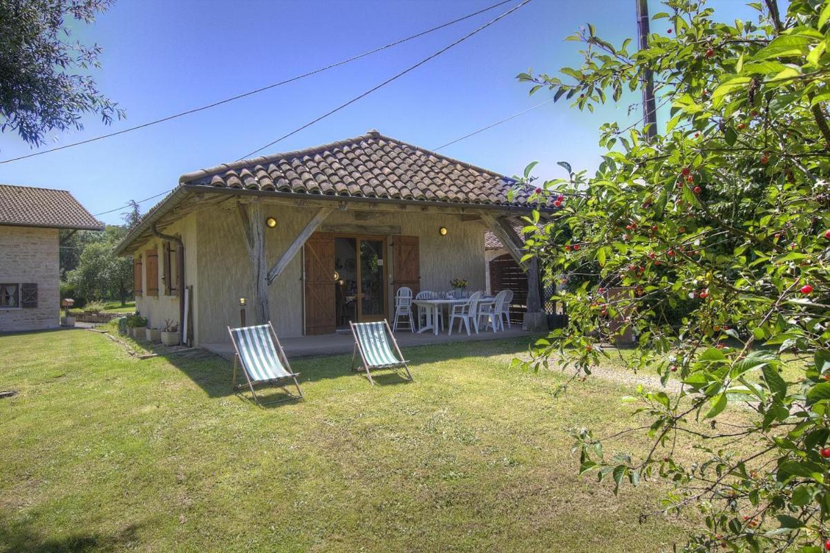 Gite De La Jument Grise Lescheroux Exterior photo