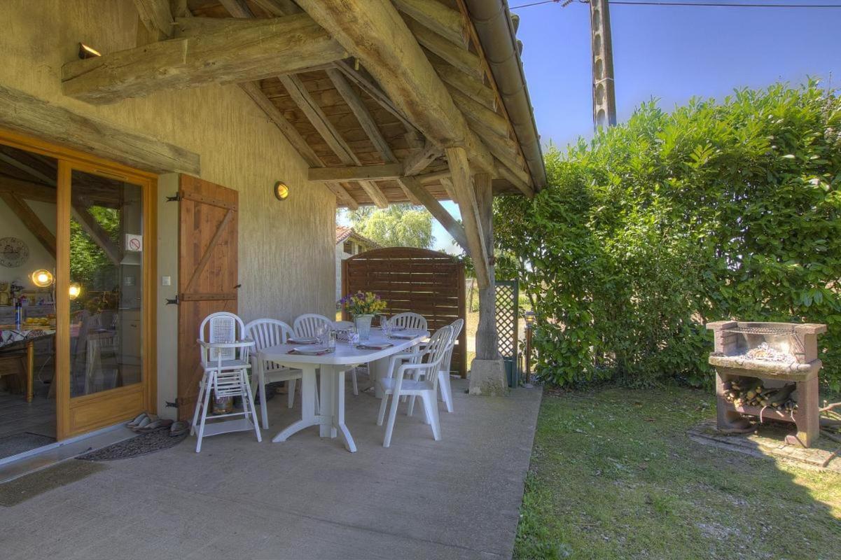 Gite De La Jument Grise Lescheroux Exterior photo