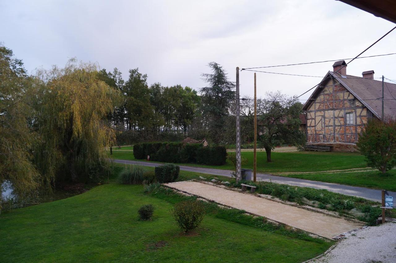 Gite De La Jument Grise Lescheroux Exterior photo